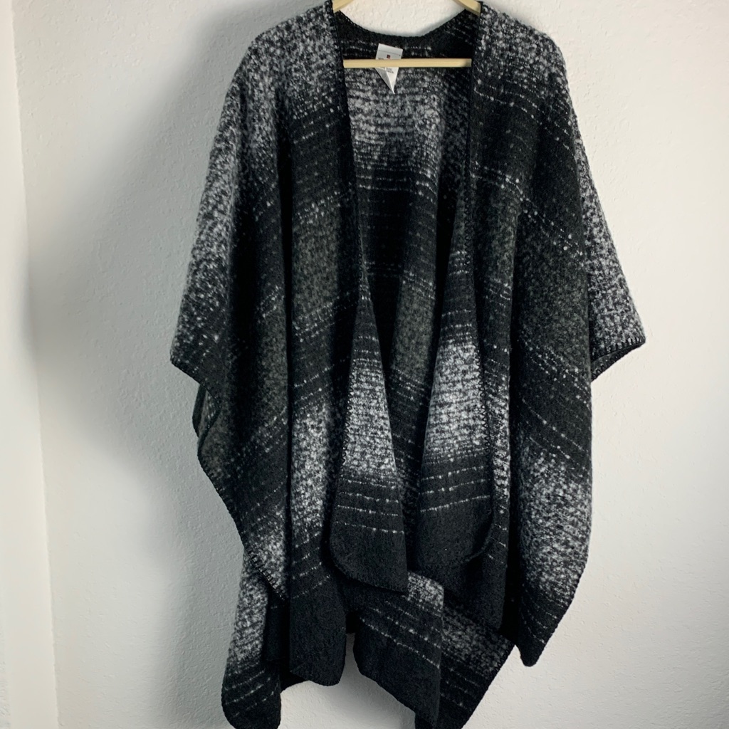 Woolrich Women's Black And Gray Poncho